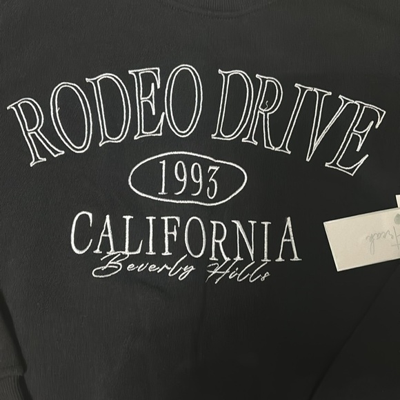 Sweatshirt and Pleated Skirt Set - Picture 3 of 6